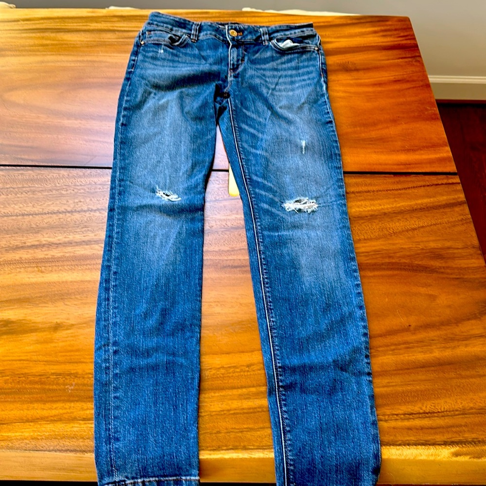 The cutest light washed White House, black market, skimmer jeans